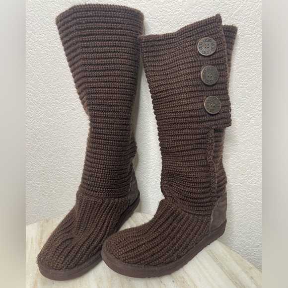 UGG boots knit Cardy classic women’s sz 5 style 5819 brown buttons - Picture 1 of 9